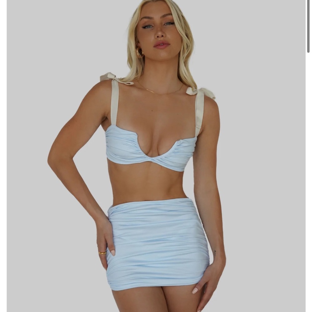 NWT Divino Seas Bikini top & bottom with matching skirt